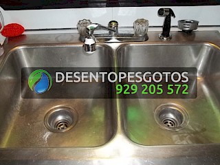 Por Que o Esgoto do Meu Lava-louça da Cozinha Duplo Faz Refluxo?