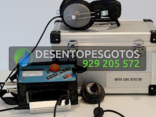 Water leaks detection with electro-acoustic listening devices